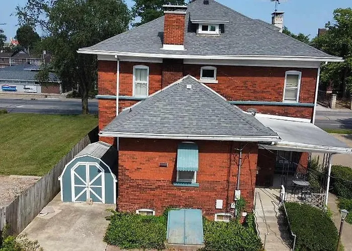The Lamp Post Manor 5br Historic Gem In * Danville