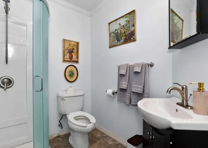 The Lamp Post Manor 5br Historic Gem In Holiday home Danville