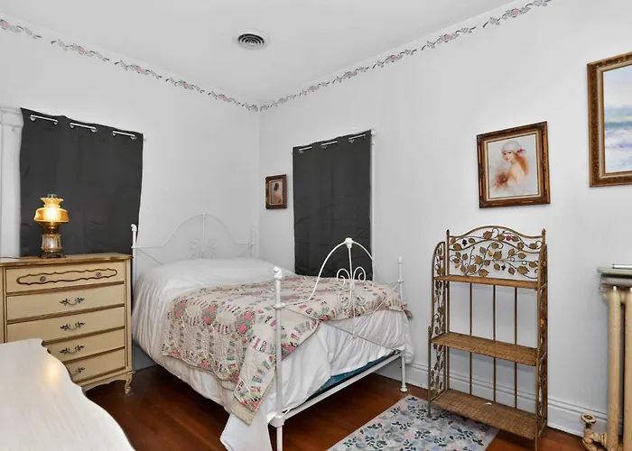 The Lamp Post Manor 5br Historic Gem In Holiday home *