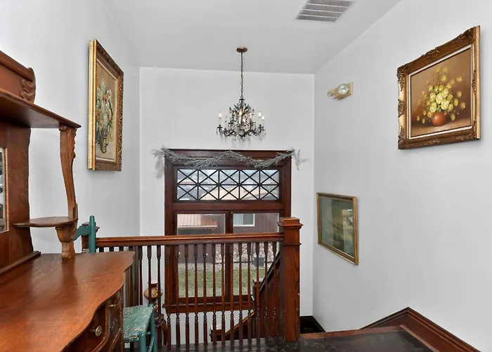 Holiday home The Lamp Post Manor 5br Historic Gem In